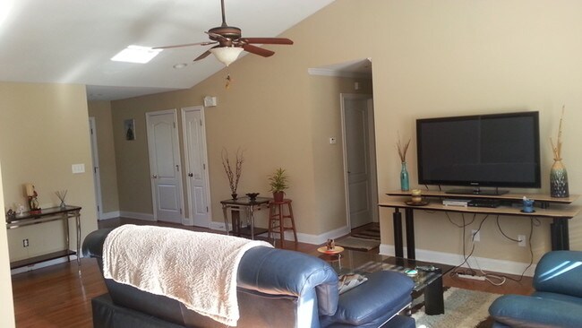 Building Photo - 1214 Adair Dr
