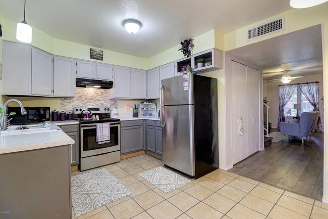 Foto del edificio - Updated 2 Bed/2.5 Bath Townhome in Great W...