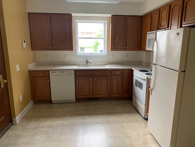 Foto del edificio - Spacious 1st Floor 1 Bedroom, Garage, Laun...