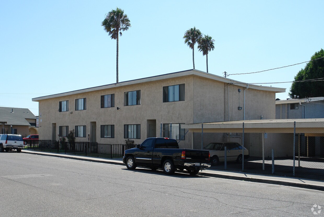 Foto del edificio - 5451 Roland Way