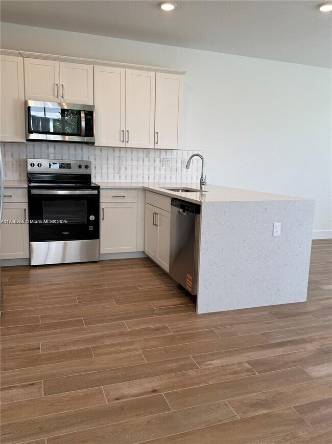 Foto del edificio - 16934 SW 2nd Ct