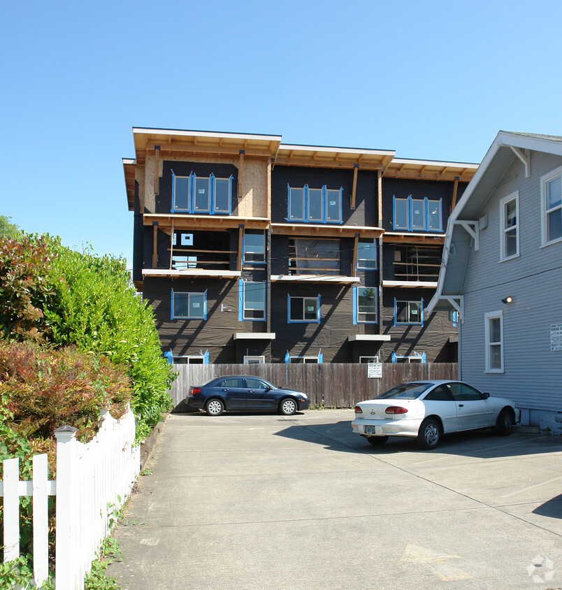 Primary Photo - Kokanee Place