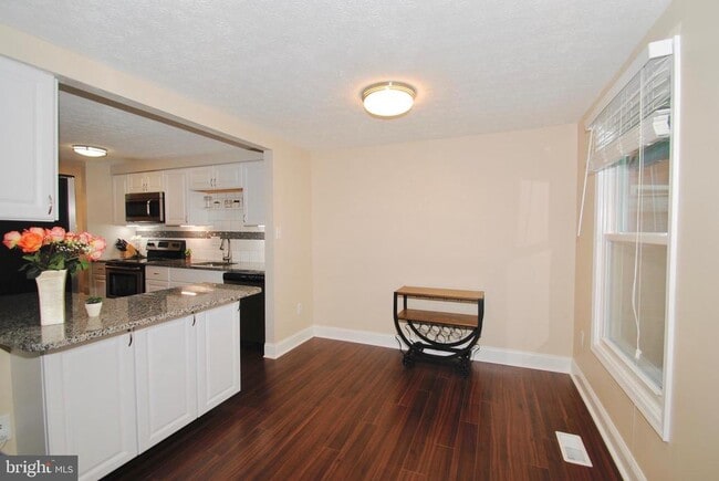 Building Photo - 637 Whittier Pkwy