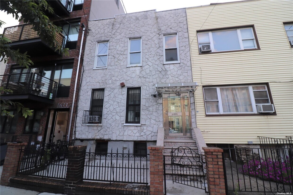 Primary Photo - 1635 Dekalb Ave