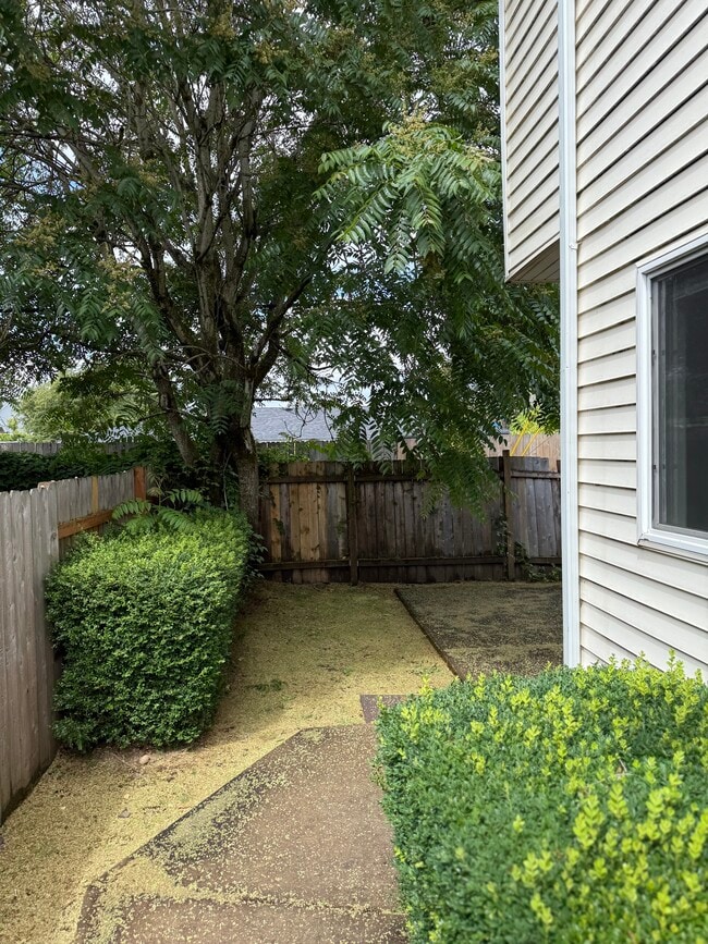 Building Photo - 5623 SE 84th Ave