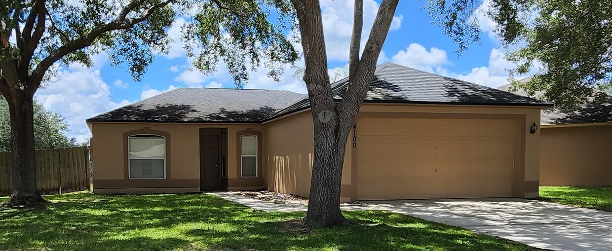 Foto principal - 4100 Mendenwood Ln