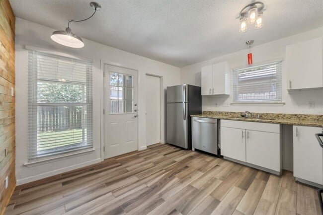 Foto del edificio - 9618 Sugar Hill Dr