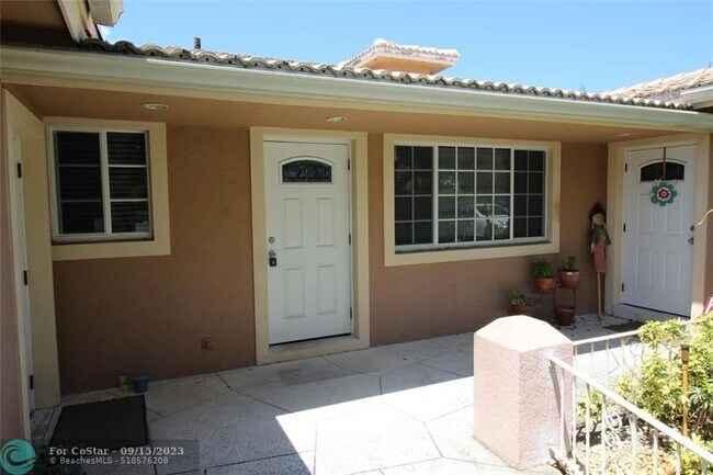 Building Photo - 551 SE 15th St