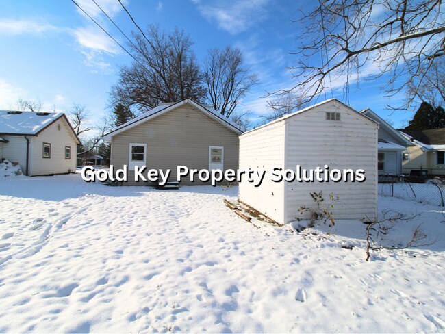 Foto del edificio - 3 BR House with 2 FULL Baths and Central Air NO SECTION 8