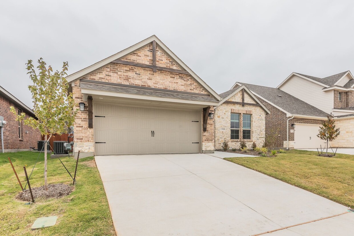 Foto principal - Brand New Home in Weatherford – A Must-See!