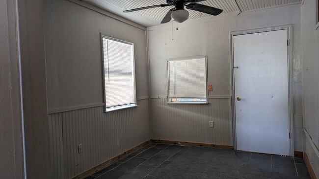 Building Photo - 3120 Riverside Dr