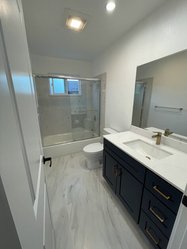 Building Photo - 688 San Luisito Way