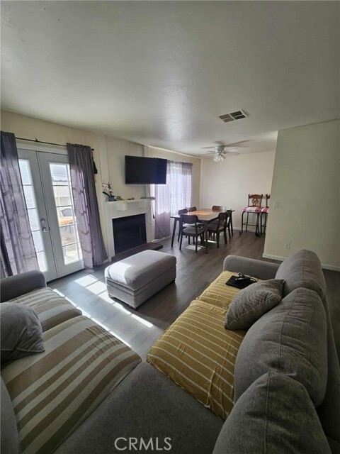Foto del edificio - 16461 Joy St