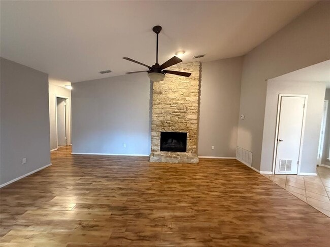 Building Photo - 2811 Crownspoint Dr