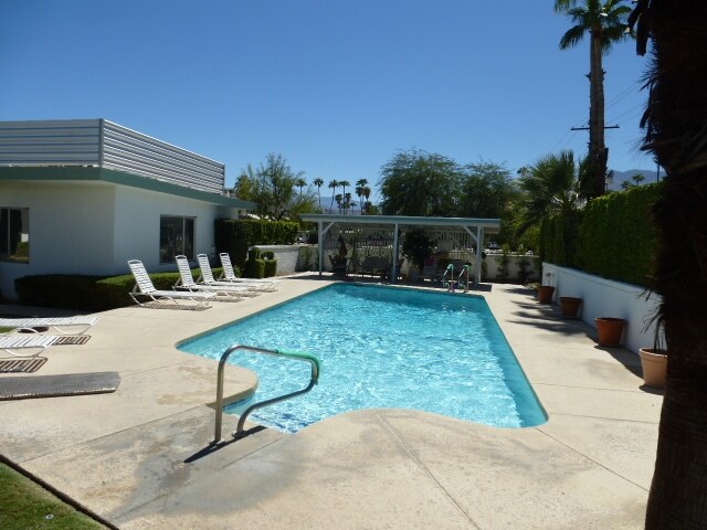 Building Photo - 700 S Riverside Dr