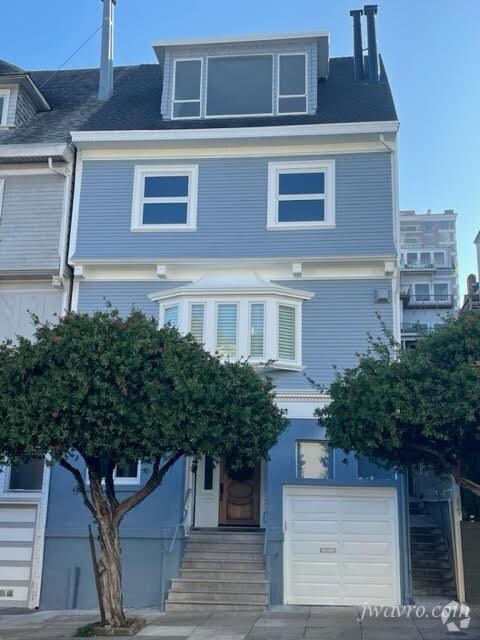 Building Photo - 2067 Green St