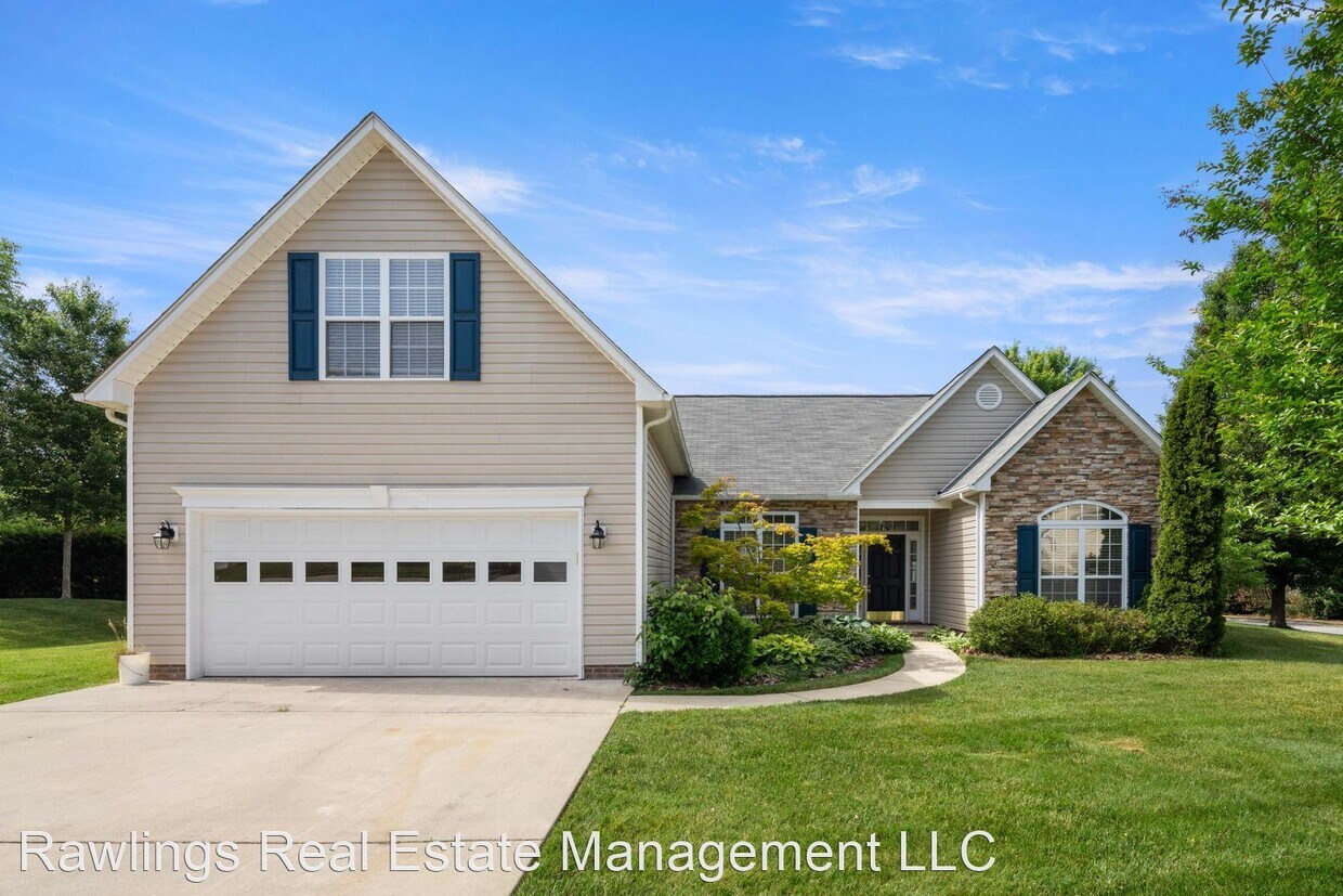 4 br, 2 bath House - 83 Meadow Pathway Dr