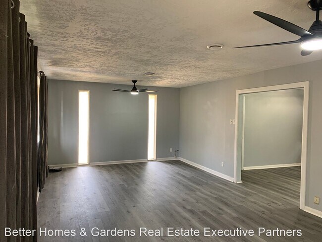 Building Photo - 4 br, 1.5 bath House - 138 Hickory Dr. S Cir