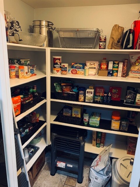Walk-in Pantry - 4438 Brisbane Way
