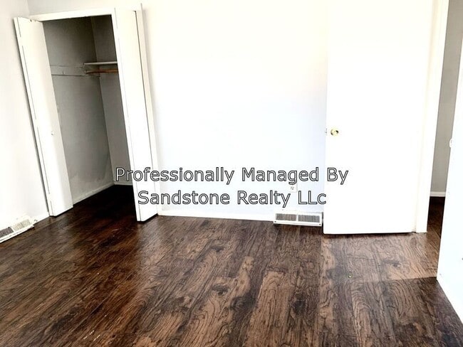 Building Photo - 2 Bedroom 1.5 Bath Townhouse