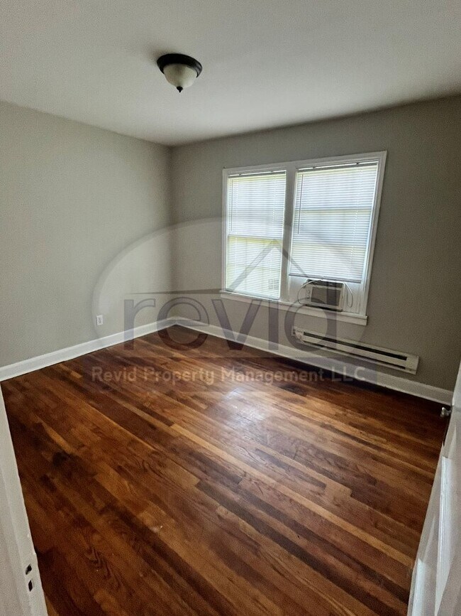 Building Photo - 2562 Quail Ave