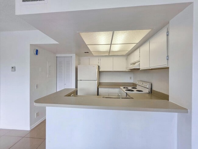 Building Photo - 708 Executive Center Dr