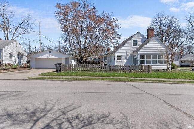 Foto del edificio - 1730 Clover Ln