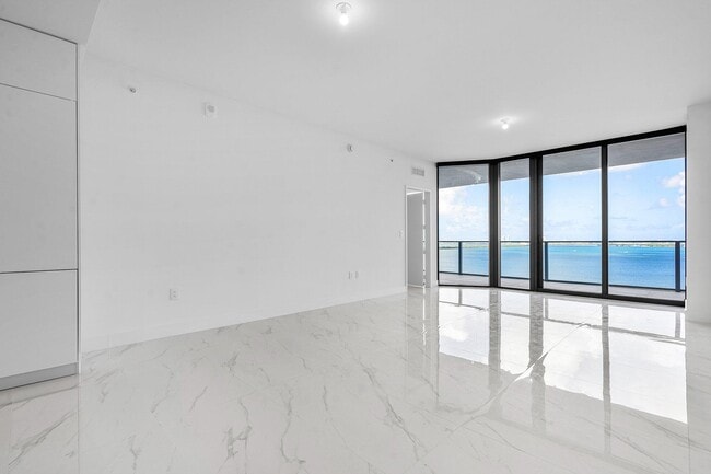 Foto del edificio - 700 NE 24th St