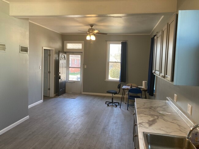 Building Photo - 8 N Indiana Ave