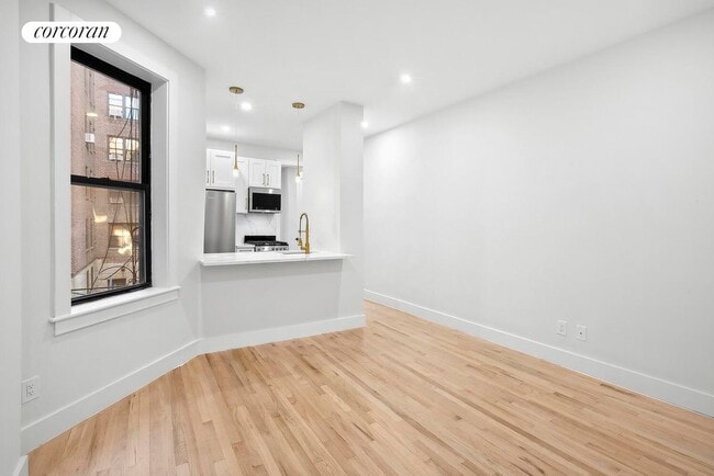 Building Photo - 206 W 96th St