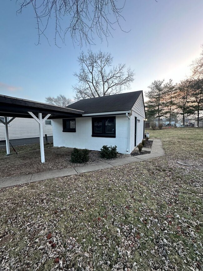 Building Photo - 1956 Williams St