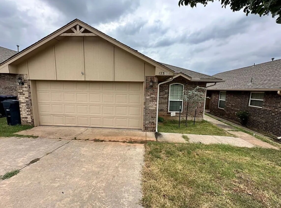 Photo - 12308 SW 9th Terrace (Yukon, OK)