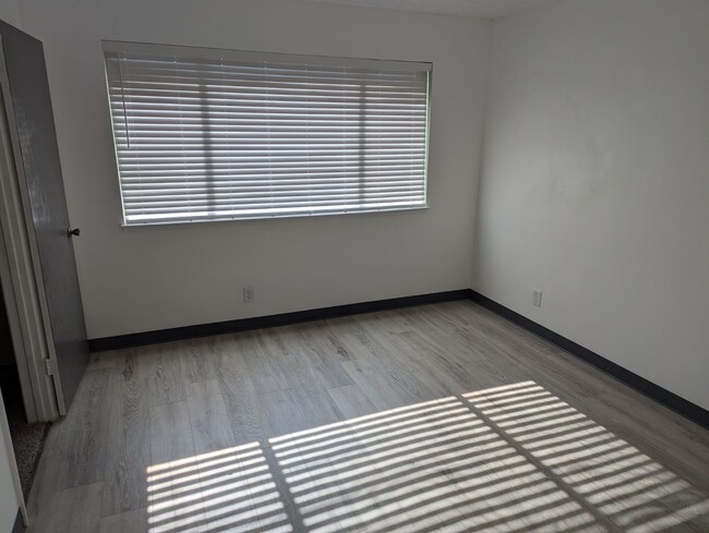 Foto del edificio - 3744 Pilgrim St
