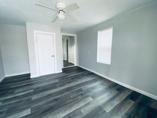 Building Photo - 722 S Hill