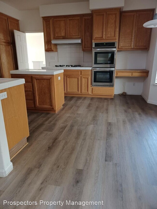 Building Photo - 4 br, 3 bath House - 16590 Trail Dr