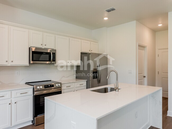 Foto del edificio - 16540 Cheyanne Ct