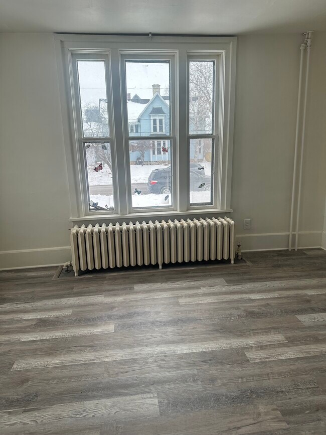 Foto del edificio - 404 S Main St