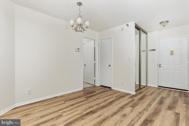 Building Photo - 900 N Stafford St