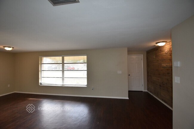 Foto del edificio - 4221 Newbury Dr