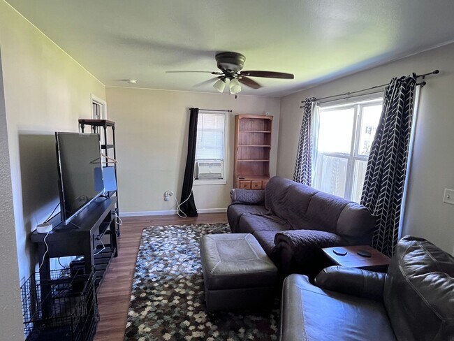 Building Photo - $925| 1BD 1BA| 413 Long St | Available 08/...