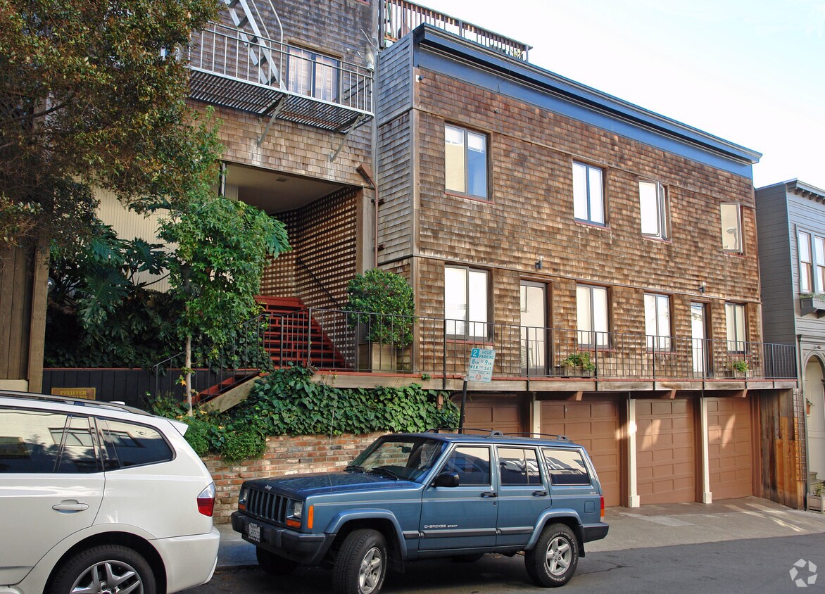 Primary Photo - 123-137 Pfeiffer St