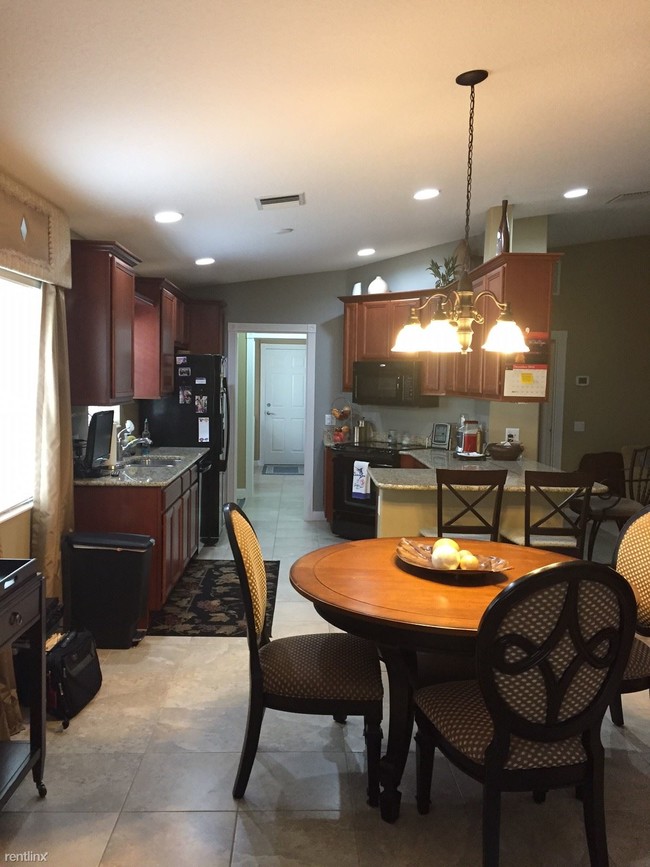 Building Photo - 11871 Fiore Dr