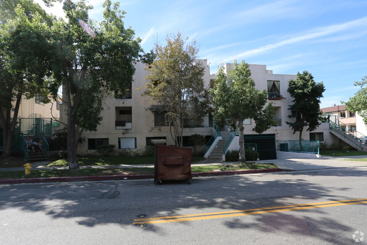 Building Photo - 640 E Harvard St