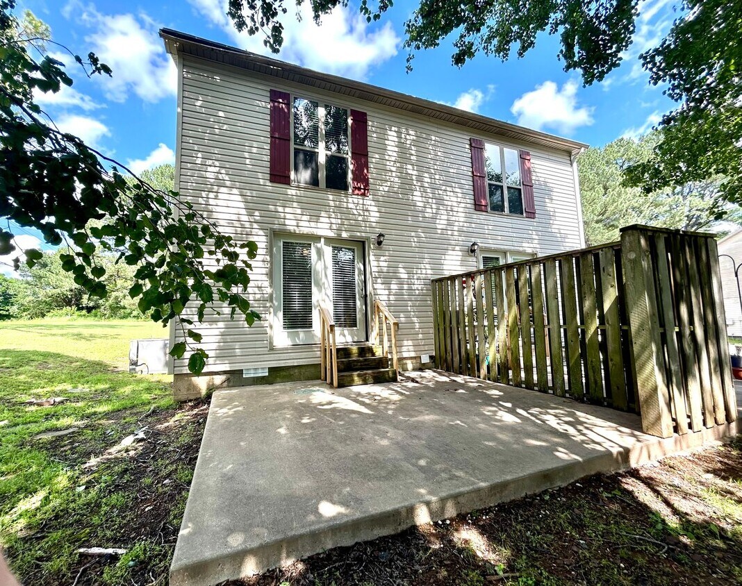 Foto principal - Charming 2 bedroom, 1.5 bath East Fayettev...