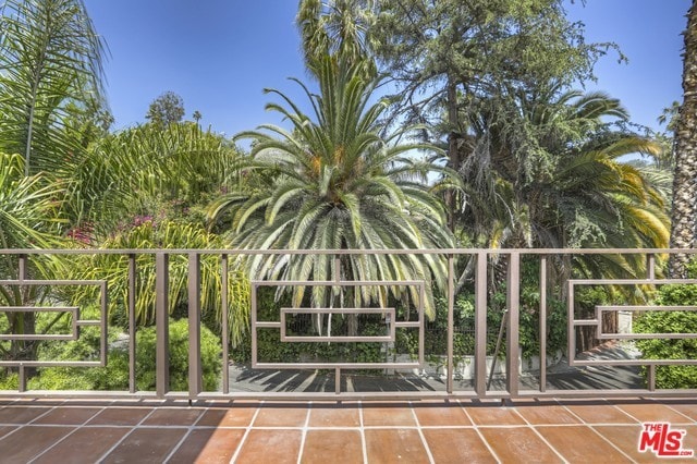 Building Photo - 2145 Hollyridge Loop