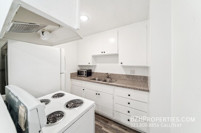 Foto del edificio - 7076 1/2 Lanewood Ave-16A