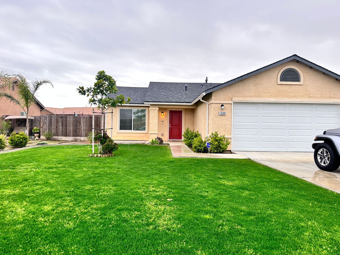 Primary Photo - TENANT OCCUPIED - Beautiful 3 Bedroom 2 Ba...