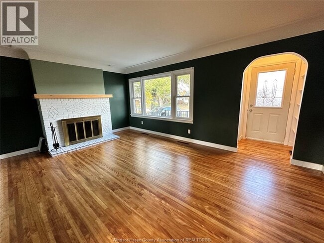 Building Photo - 140 Laurier Dr