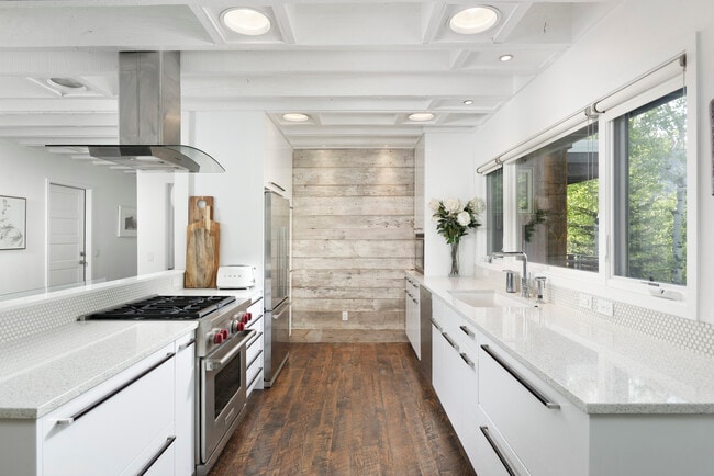 Foto del edificio - 122 Eastwood Rd