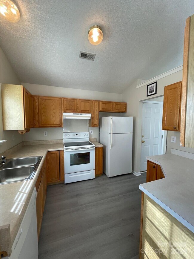 Building Photo - 7802 Buddy Holly Rd